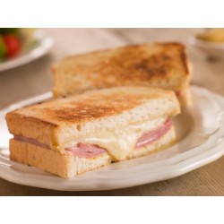 Toast con prosciutto cotto e sottiletta